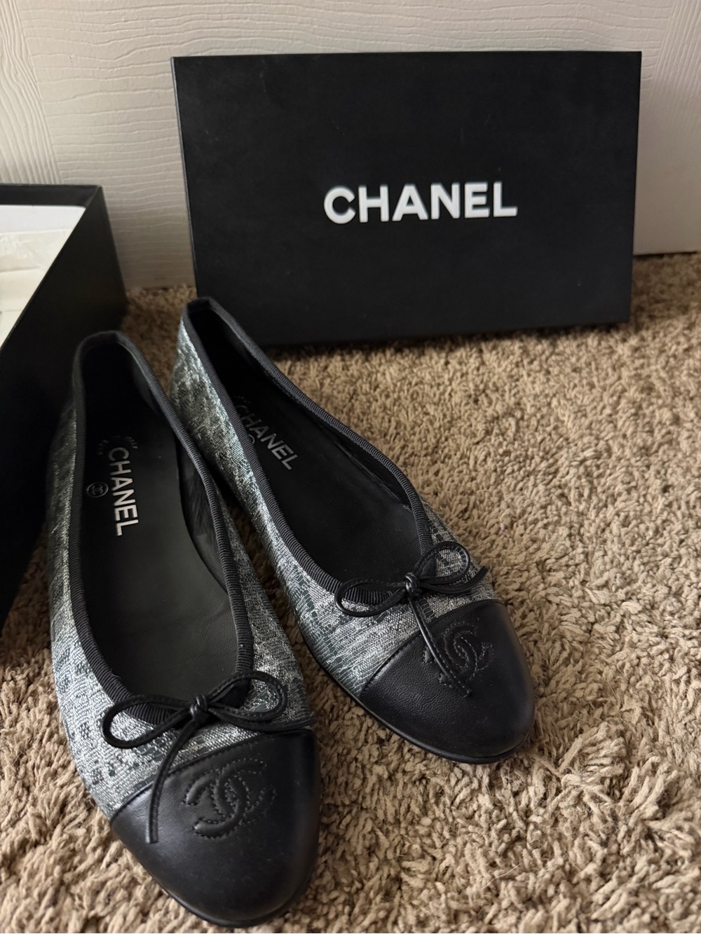 CHANEL Black and Gray Tweed Cap-Toe Ballet Flats